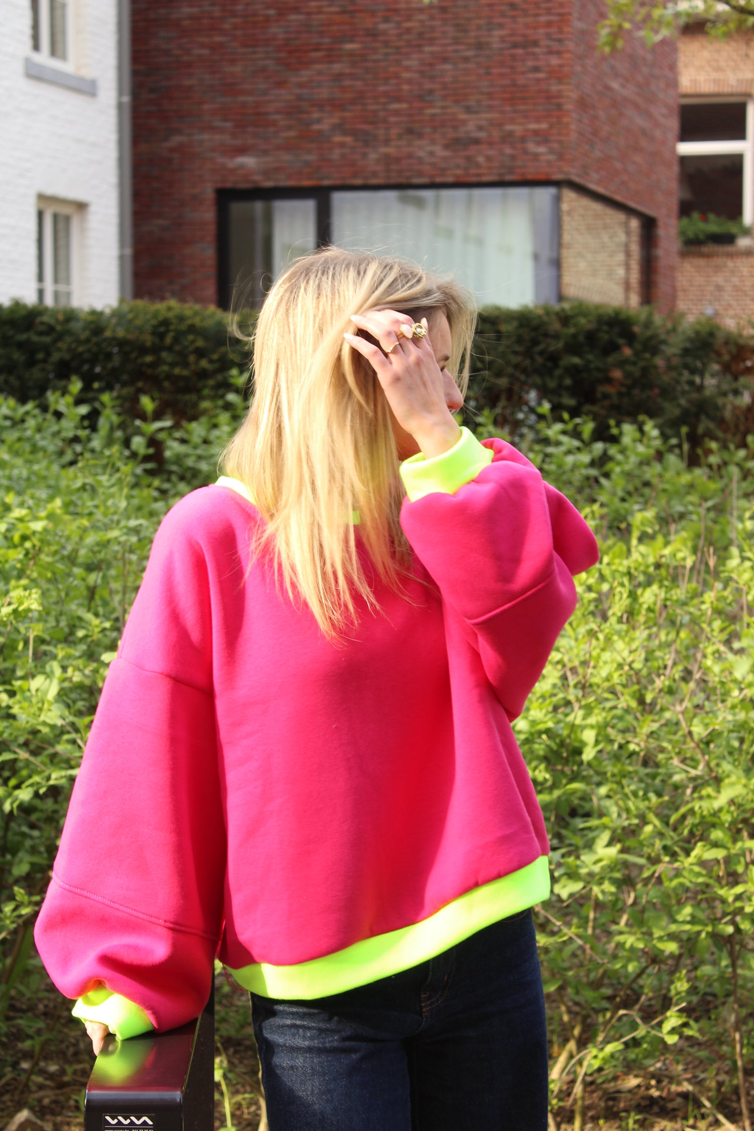 Julie Fluo Sweater