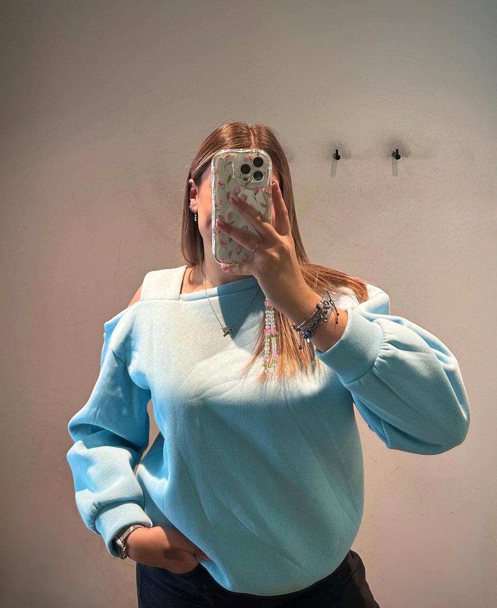 Julie Une Épaule
