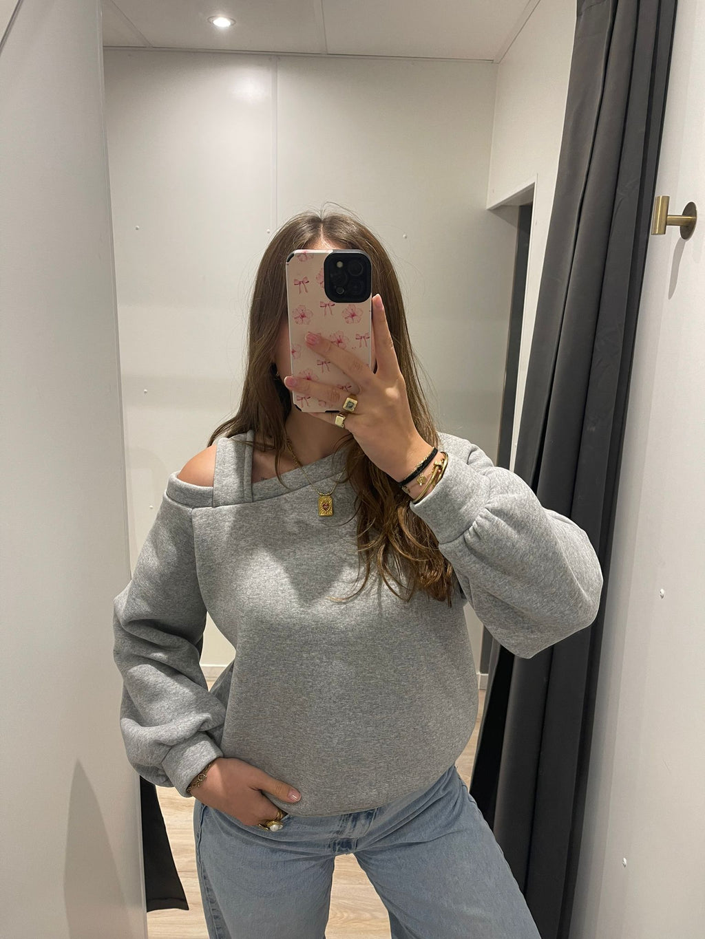 Julie Une Épaule