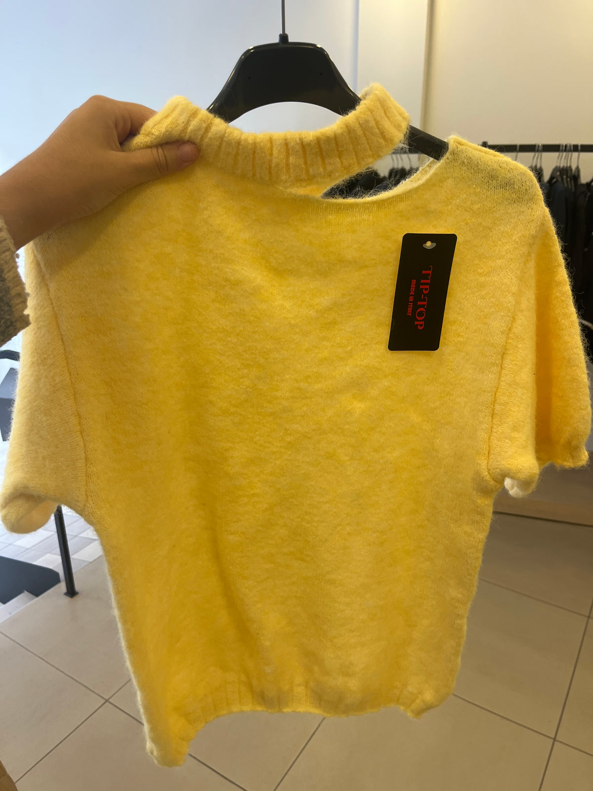 Naomi sweater 25€ !!!!!