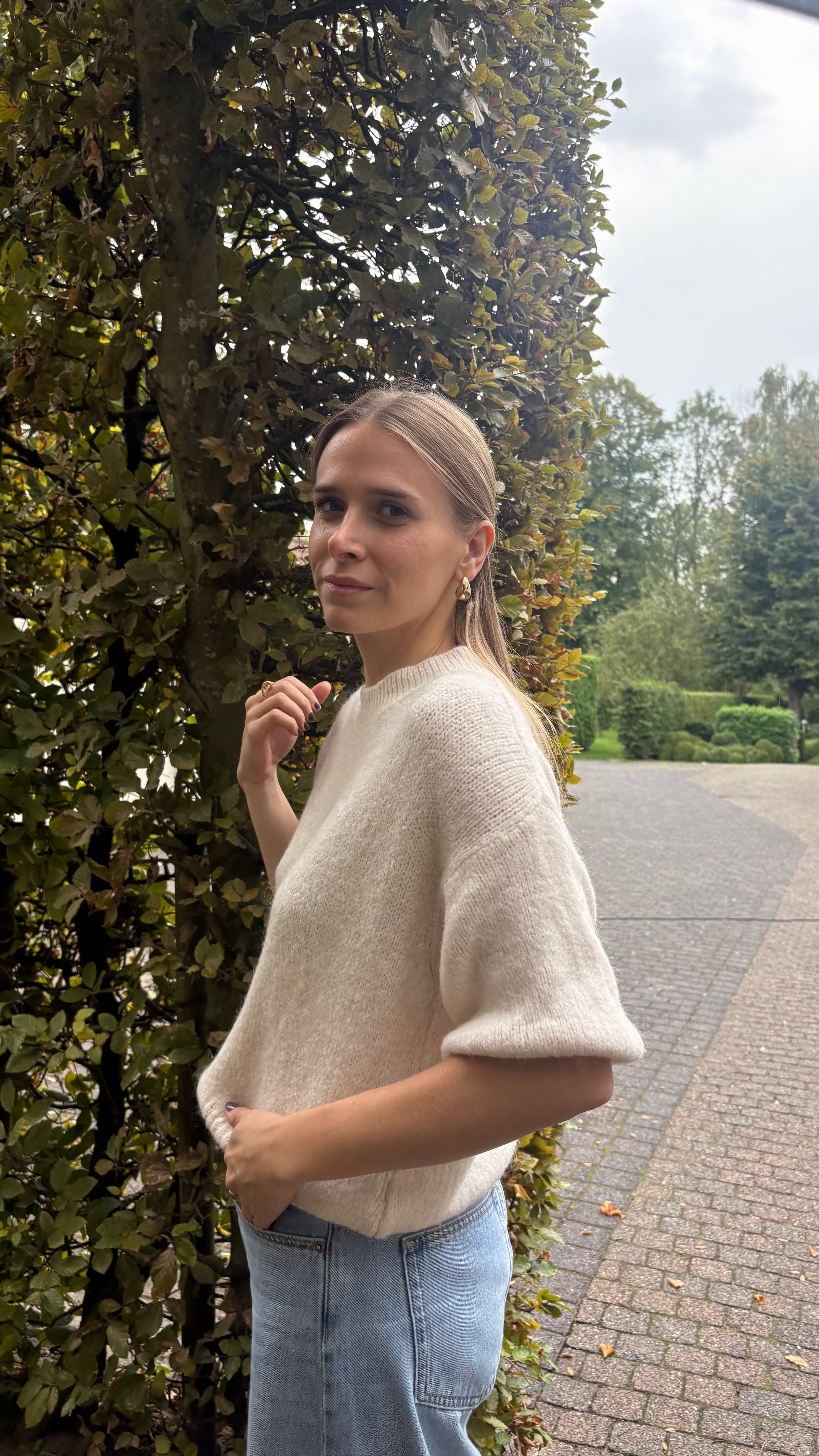 Sunny sweater