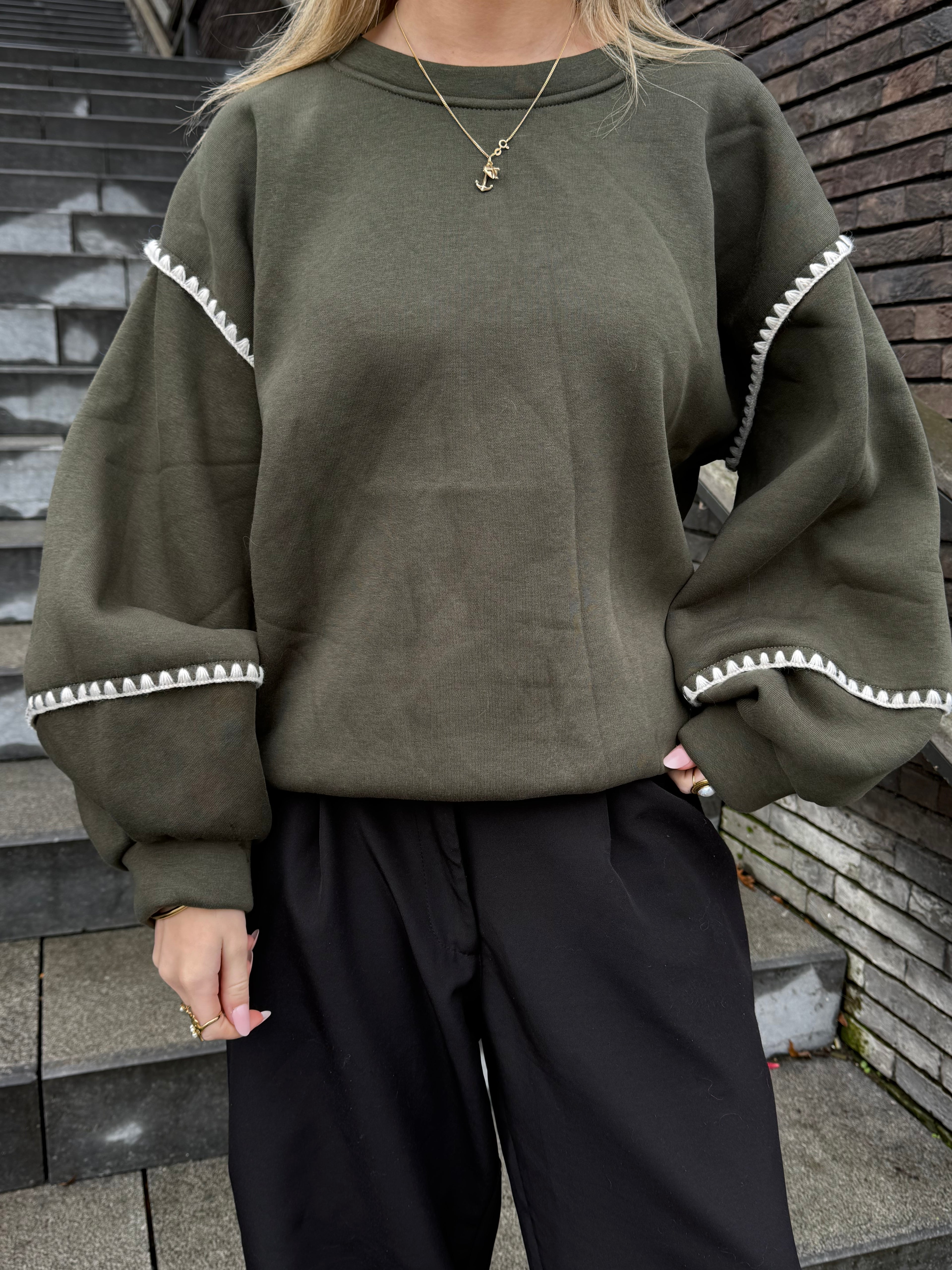 Julie borduur sweater