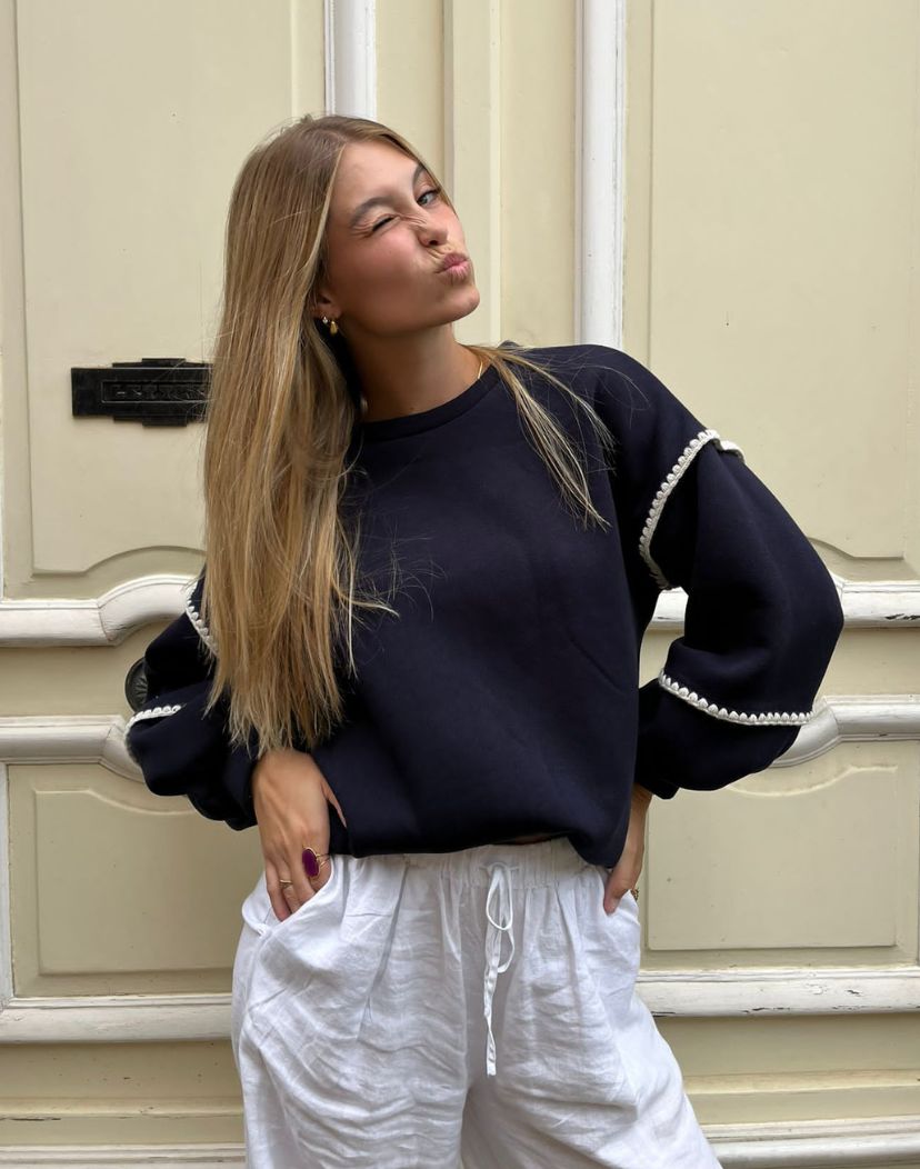 Julie borduur sweater