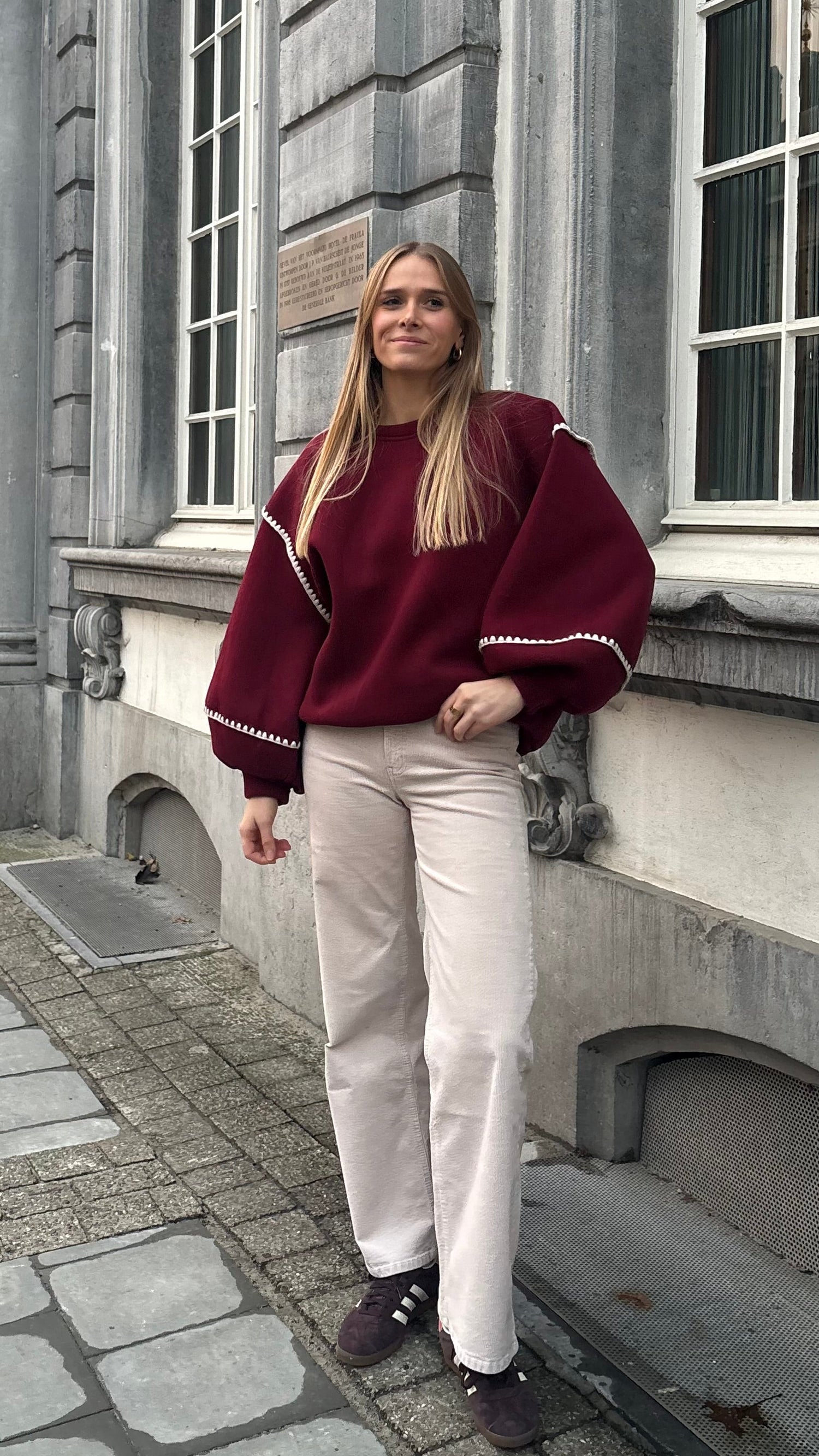 Julie borduur sweater