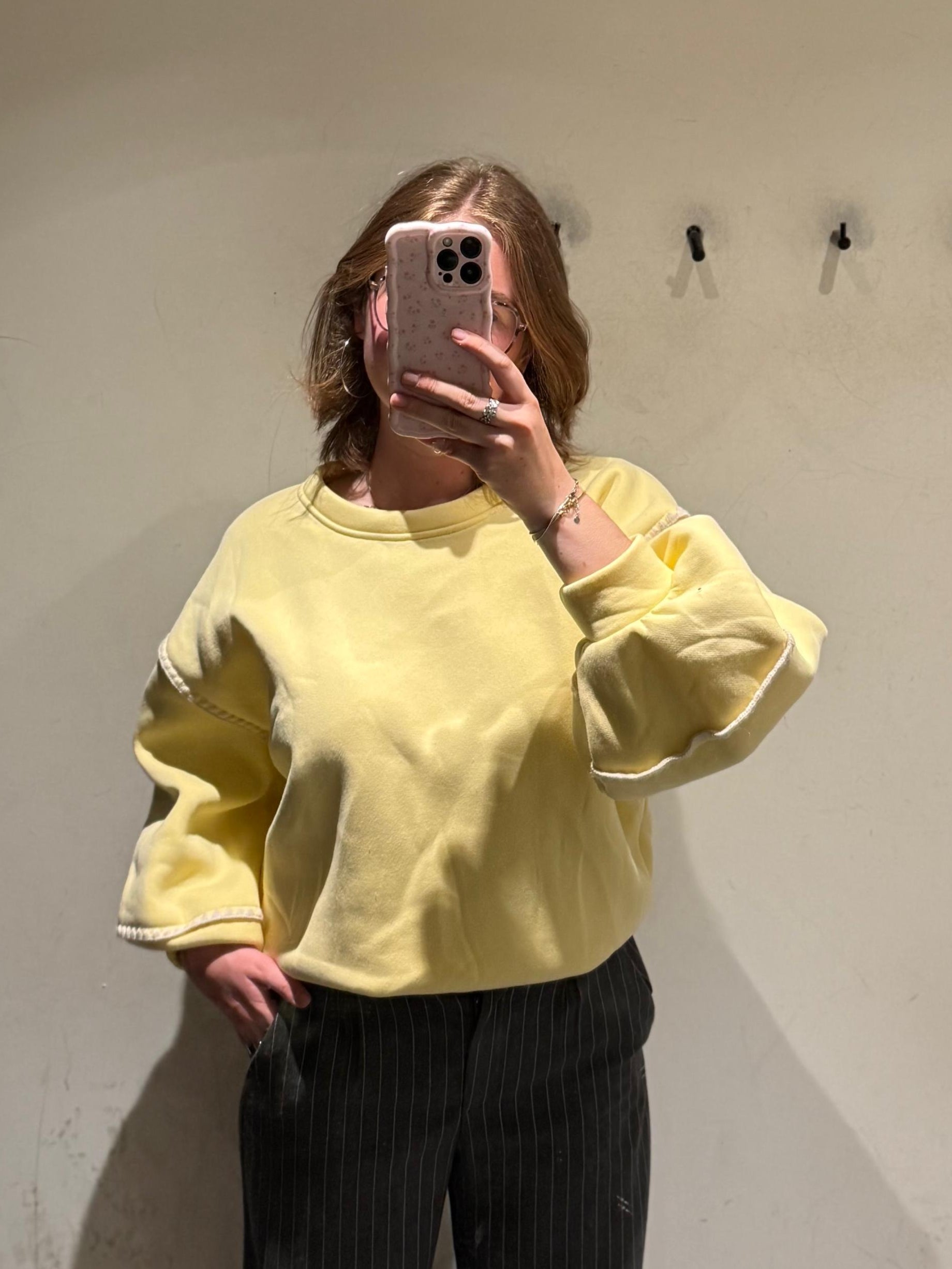 Julie borduur sweater