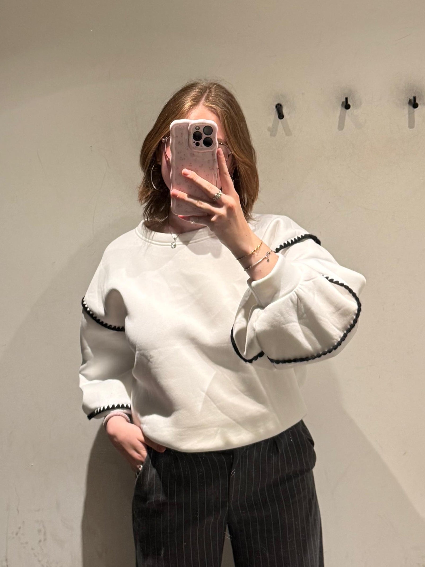 Julie borduur sweater
